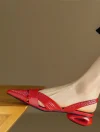 أحذية نسائية مسطحة ذات أصبع مدبب مفرغة للخريف/الشتاء، بلون أحمر، موديلات لوفرز عصرية، كعب منخفض. مناسبة للربيع والصيف، متوفرة أيضًا بمقاسات كبيرة